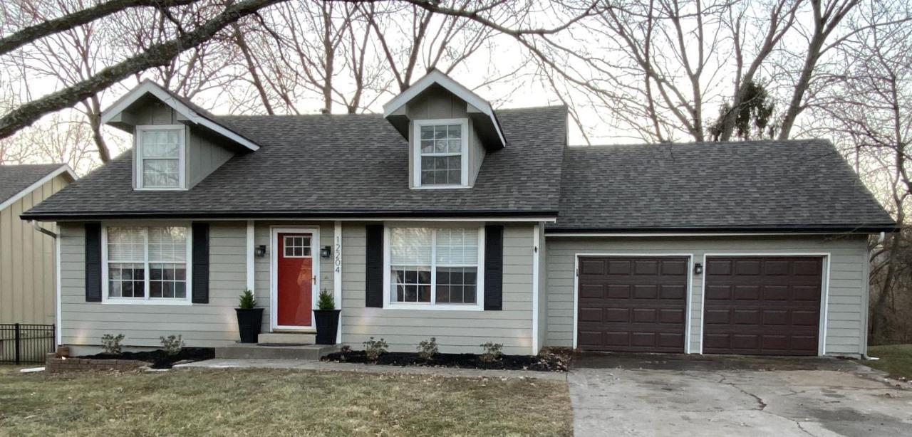 Here It Is! Cool Cape Cod-3 Br-2.5 Bath-12 Guests Olathe Esterno foto